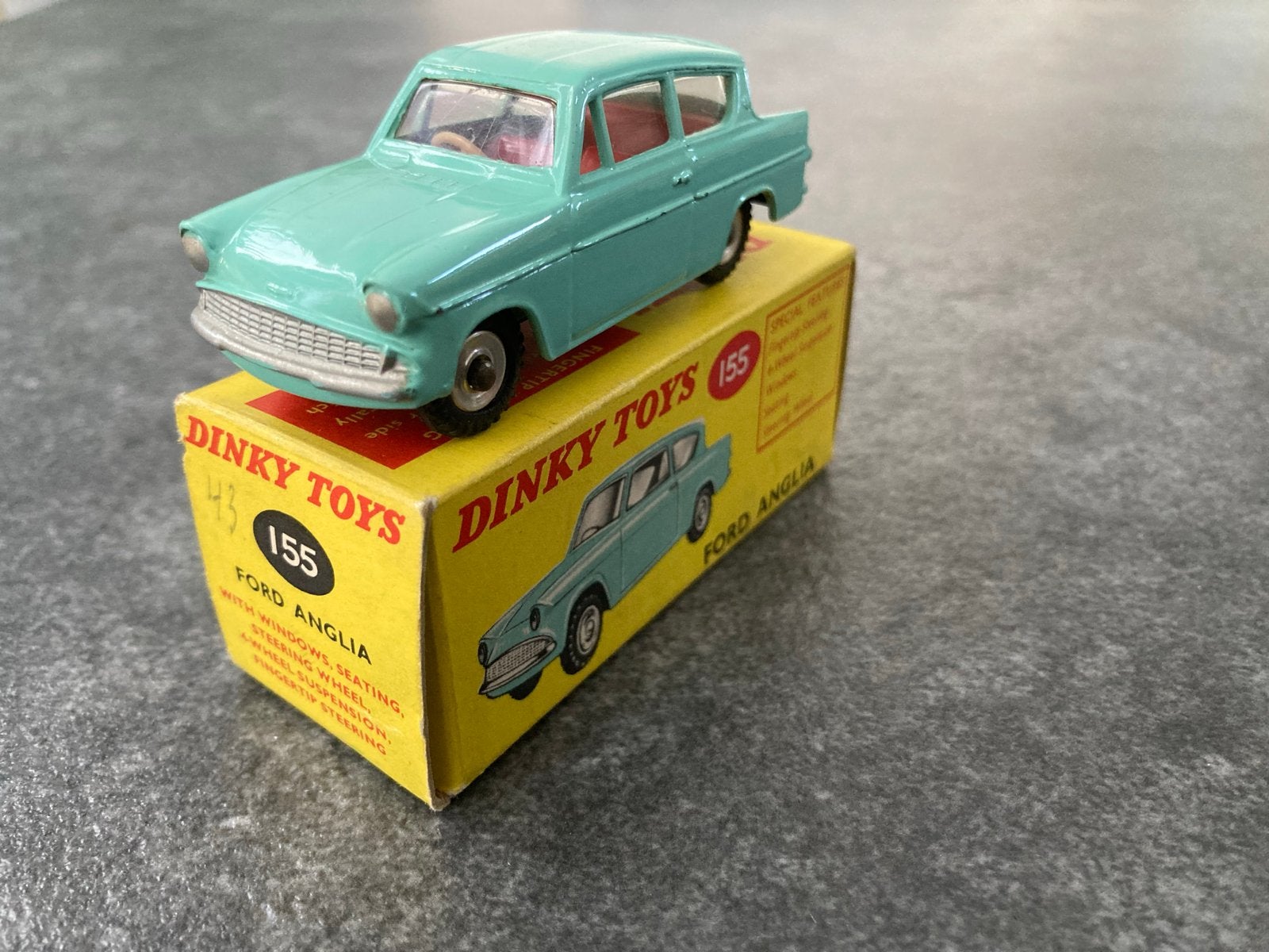 Dinky Toys Ford Anglia 155 - Vintage Modelauto, Ophalen of Verzenden, Zo goed als nieuw, Auto, Dinky Toys