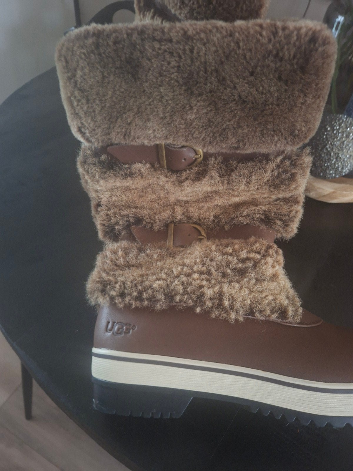 Ugg Lilyan Laarzen Bruin met Bont - Maat 38, Kleding | Dames, Ophalen, Zo goed als nieuw, Bruin, Hoge laarzen