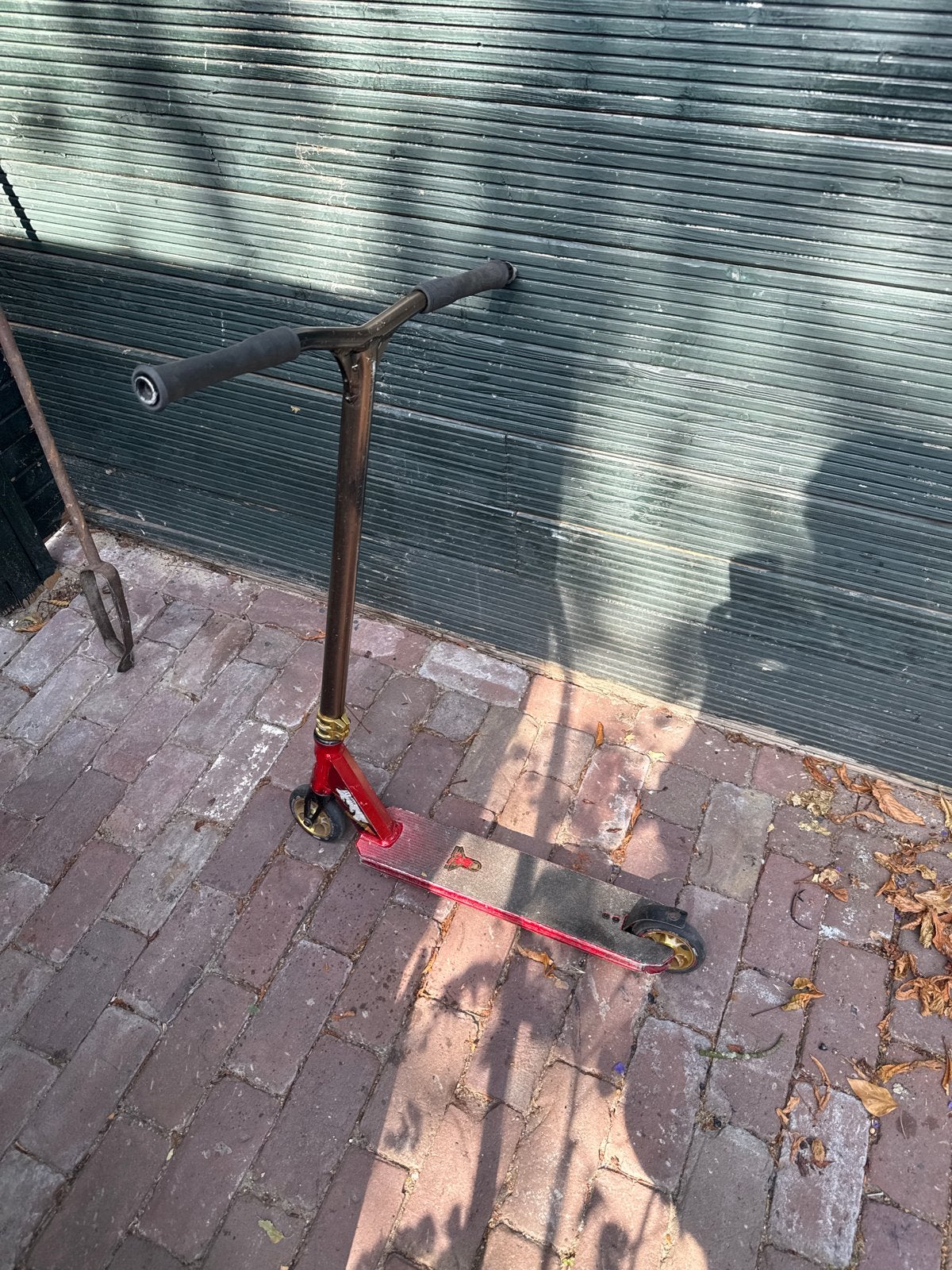 Lucky Jon Marco Gaydos Stuntstep Rood Goud Zwart 84cm, Fietsen en Brommers, Steps, Ophalen, Gebruikt, Gewone step