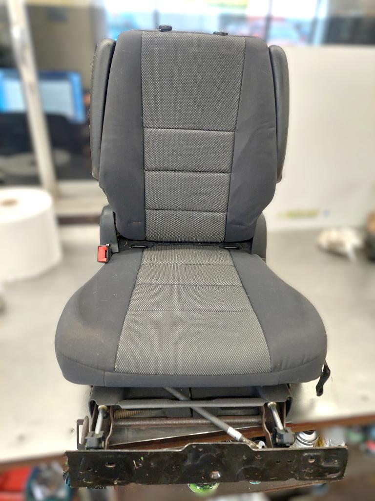 Chrysler Voyager RT middelste stoelen 2008-2010, Gebruikt, PO Box 21-8004 | Auburn Hills, MI 48321-8004, Chrysler, Ophalen of Verzenden
