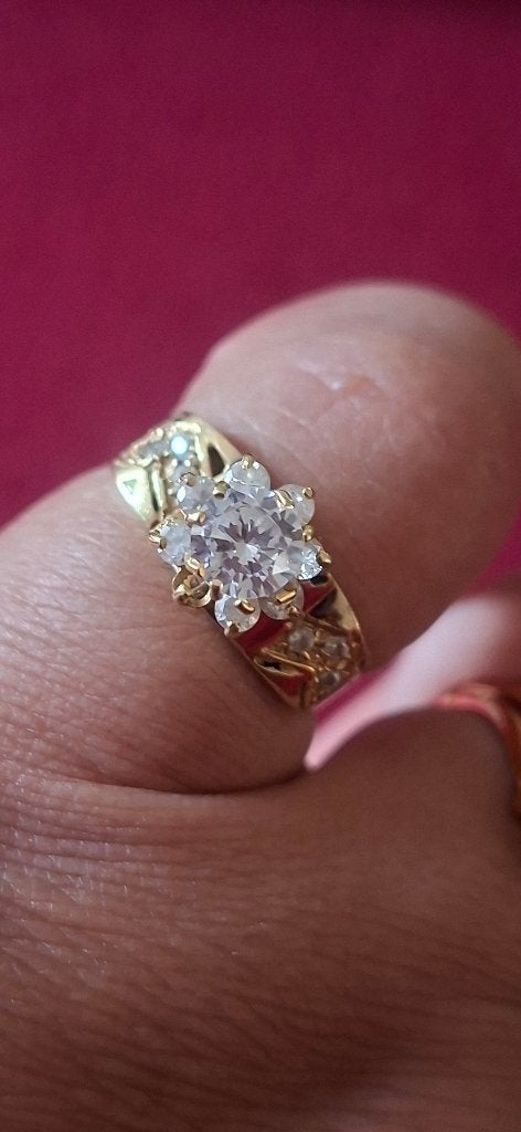 21krt gouden ringen 2stuks Samen of appart  per stuk te koop, Gebruikt, Ophalen of Verzenden, Kleiner dan 17, Met edelsteen