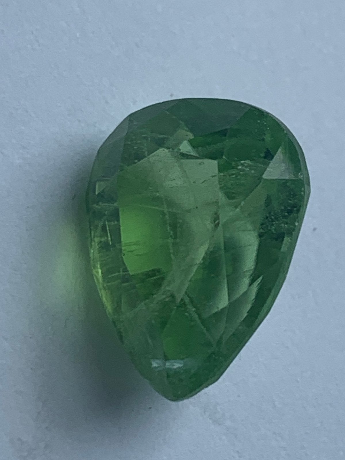 Peridot Olivijn edelsteen 12,39 crt met certificaat, Ophalen of Verzenden, Zo goed als nieuw