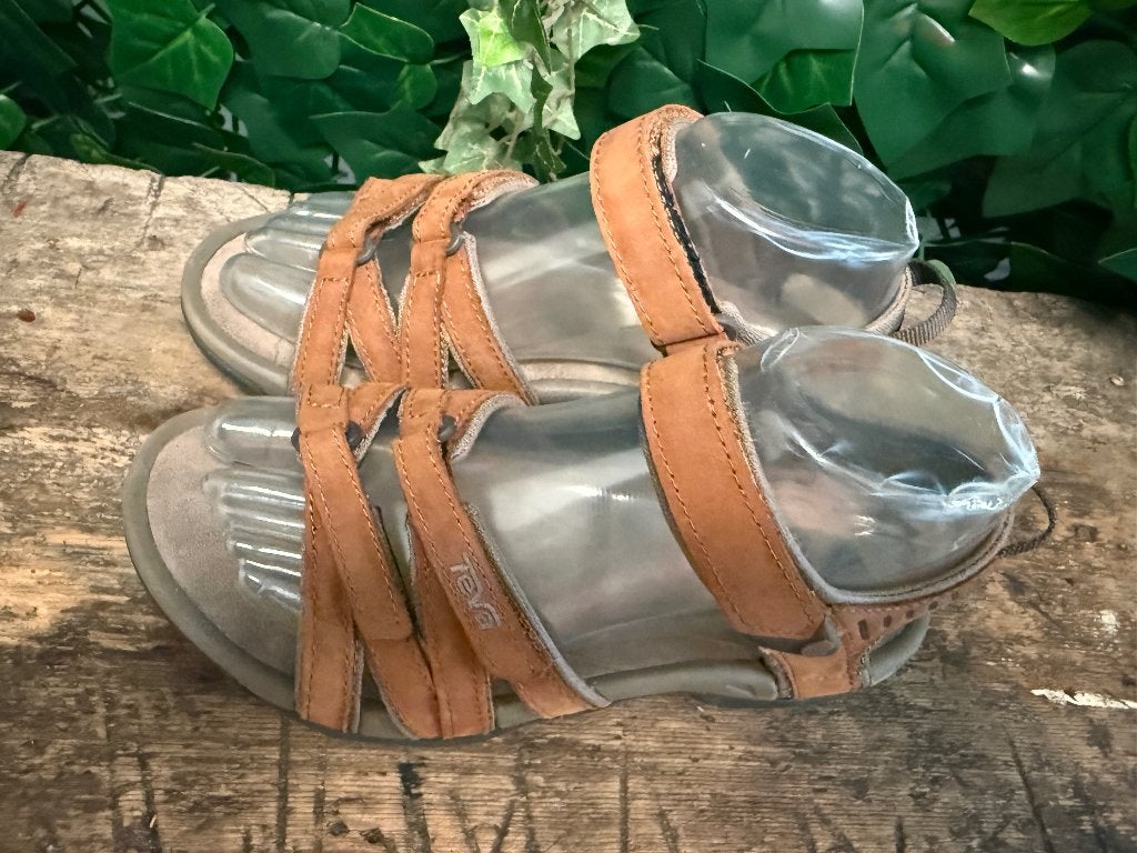 gewoon Nieuwe sandalen van Teva maat 37, Kleding | Dames, Schoenen, Teva, Bruin, Zo goed als nieuw, Teva