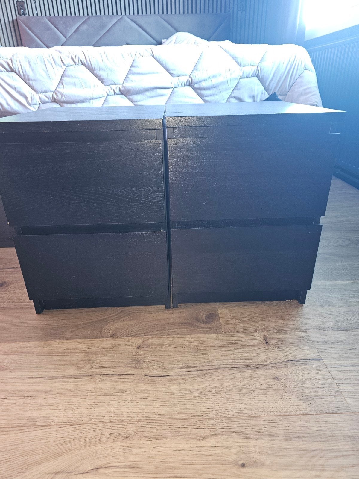 Twee bruin-zwarte nachtkastjes met lades, Ophalen, Gebruikt, Minder dan 45 cm, Minder dan 55 cm