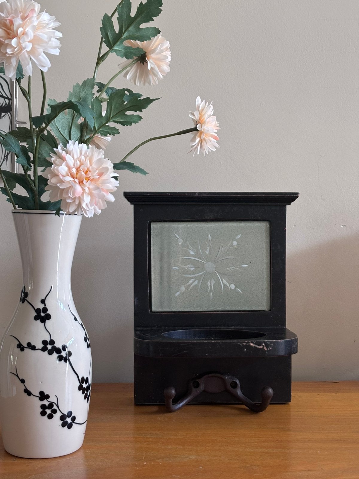 Vintage schapje met spiegel en haakjes, Huis en Inrichting, Woonaccessoires | Overige, Hout, Boho, Ophalen of Verzenden, Gebruikt
