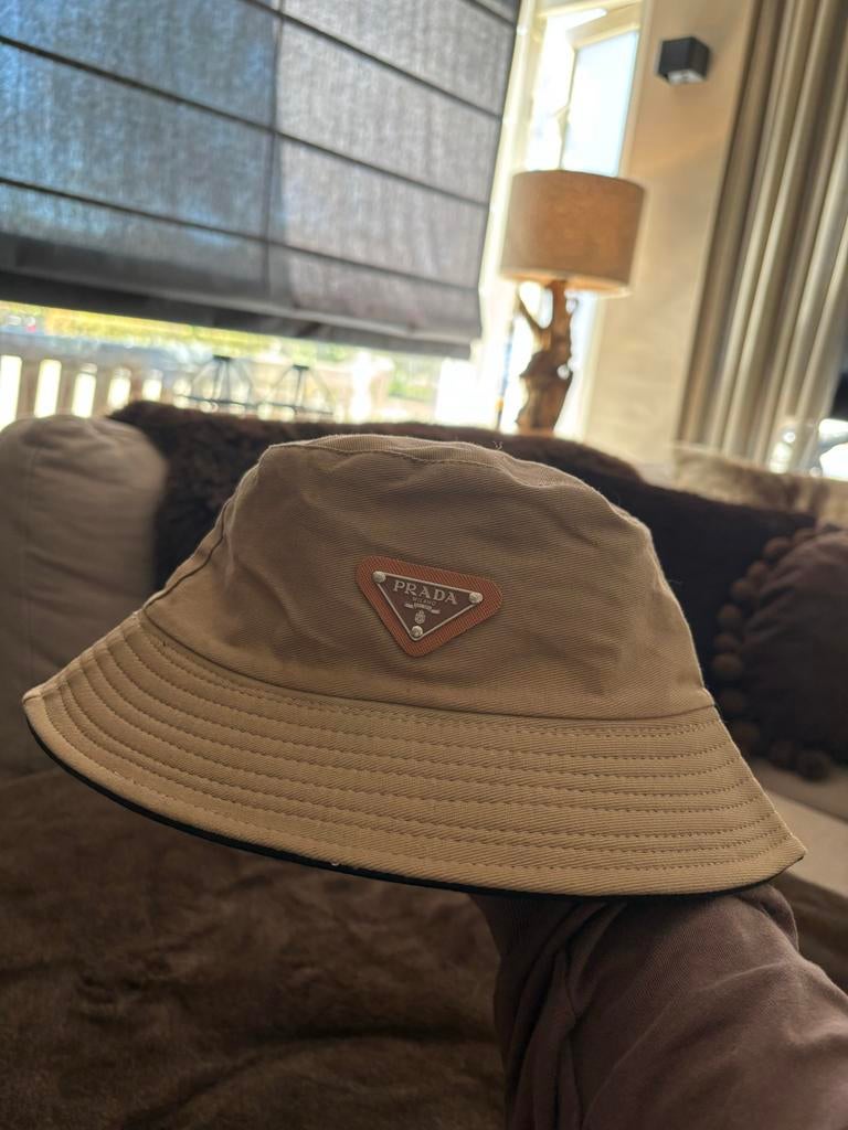 Prada Bucket Hat - Zwart/Beige - Aan 2 kanten te dragen, Verzenden, Zo goed als nieuw, One size fits all, Hoed
