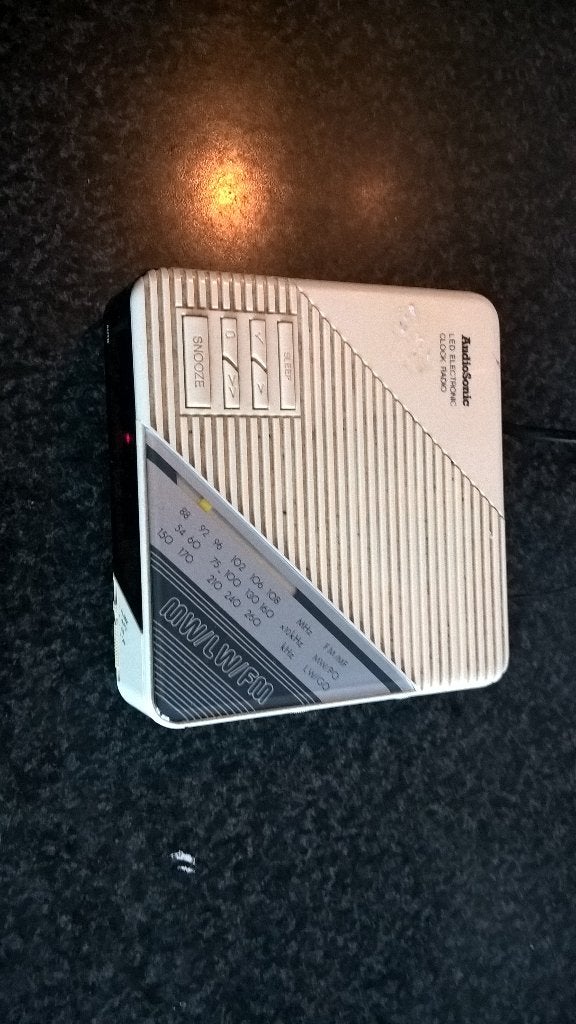TE koop aangeboden mooi oude radio doe gepast bod., Audio, Tv en Foto, Radio's, Ophalen of Verzenden, Gebruikt, Radio