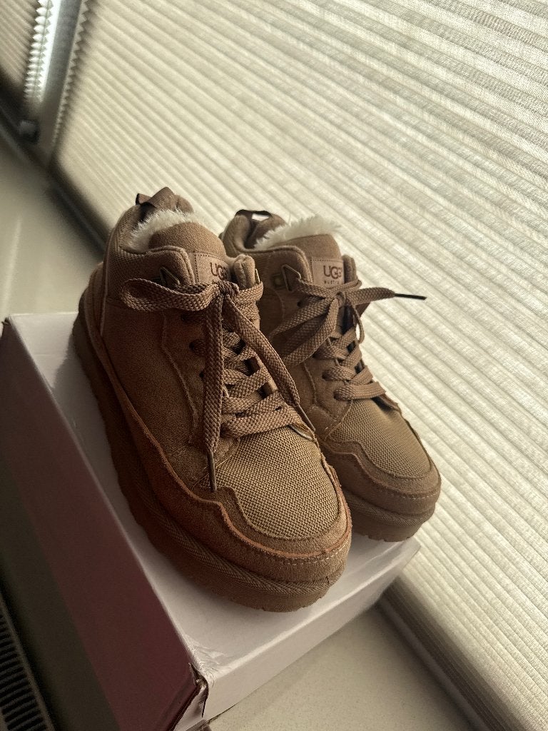 Uggs schoenen, UGG, Beige, Ophalen of Verzenden, Sneakers of Gympen