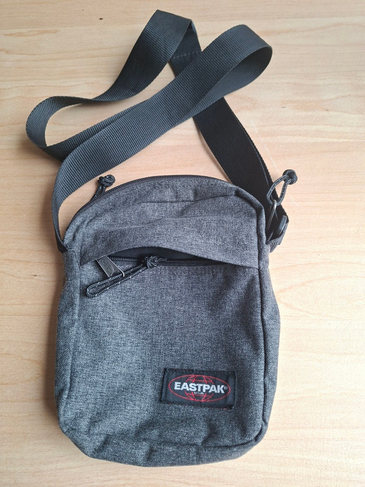 Eastpak schoudertas heren, Ophalen, Zo goed als nieuw