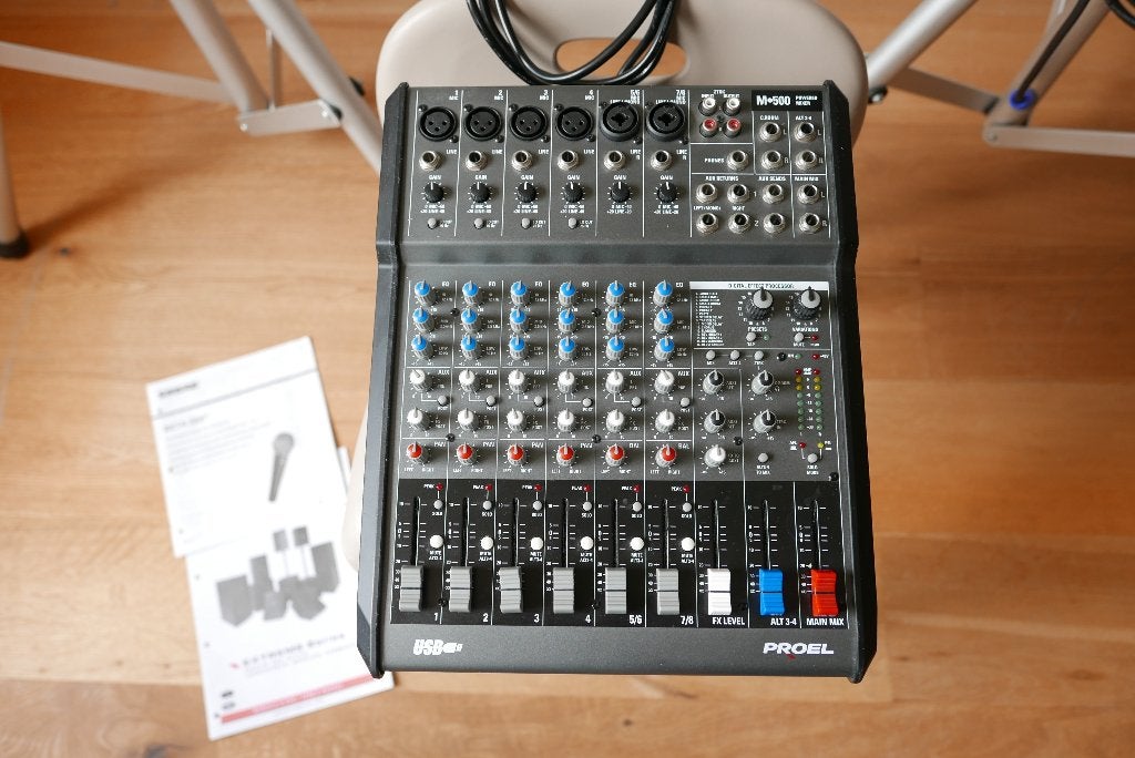 studio mixer - mengpaneel - boxen op stands - mic - drive-in, Ophalen, Zo goed als nieuw, 5 tot 10 kanalen, Microfooningang