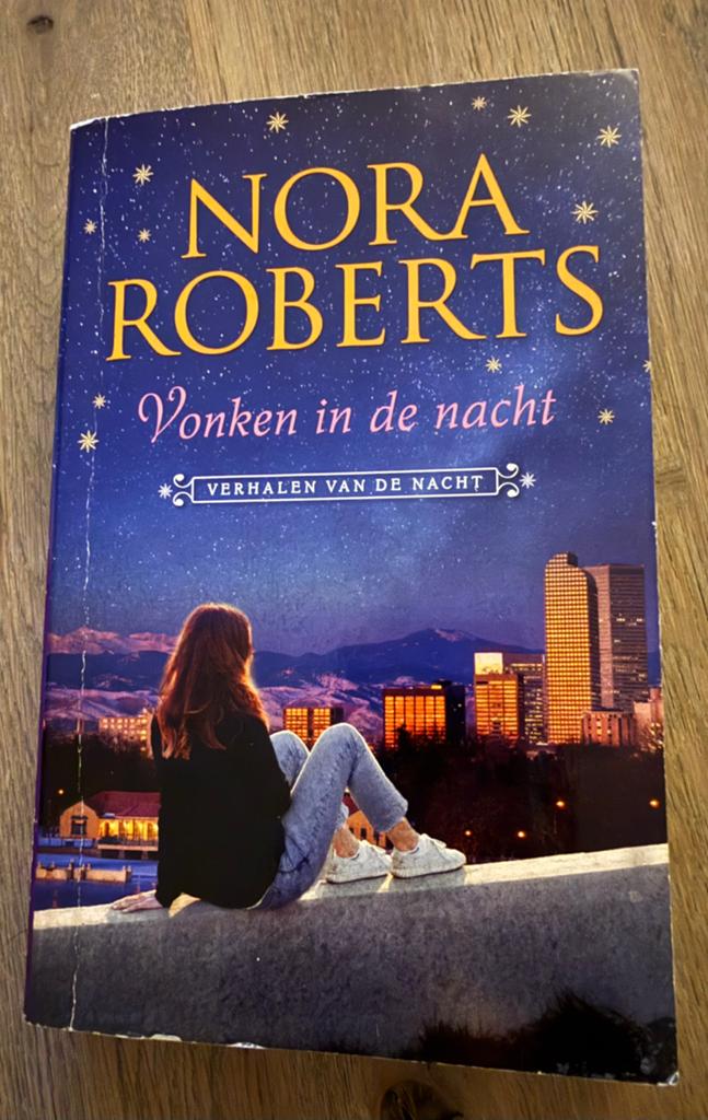 Nora Roberts - Vonken in de nacht, Boeken, Romans, Ophalen of Verzenden, Zo goed als nieuw