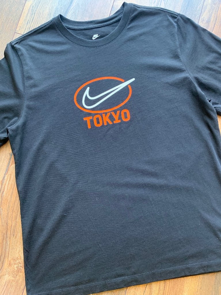 Nike Tokyo City line tshirt XXL zwart korte mouw NIEUW, Ophalen of Verzenden, Nieuw, Overige maten, Zwart