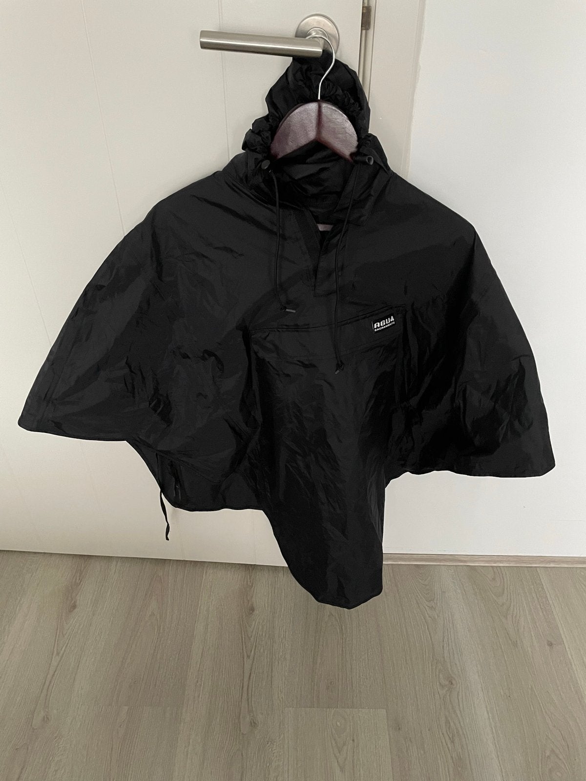 Zwarte regenponcho -  maat 110/116 en 122/128, Ophalen of Verzenden, Zo goed als nieuw, Regenponcho, Kinderen