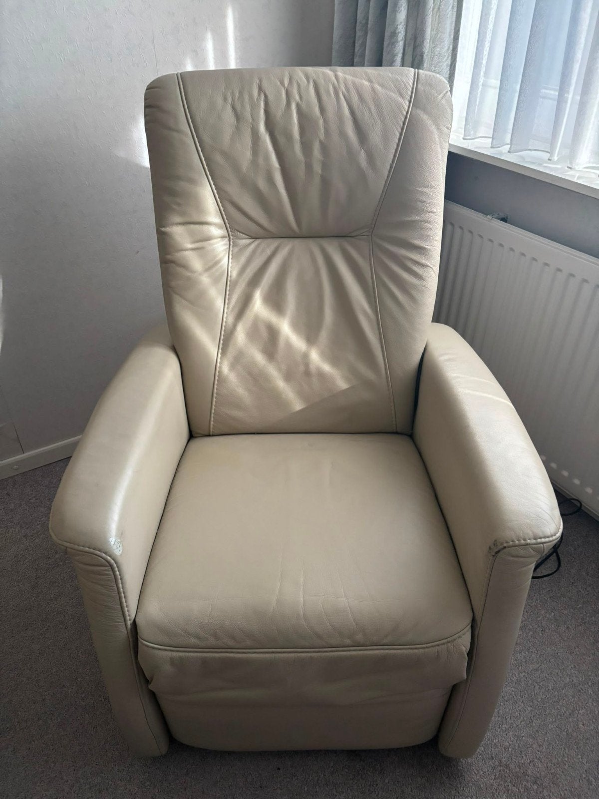 gratis ophalen. Electrische sta-op stoel. Lederen Relaxstoel, Ophalen, Zo goed als nieuw, 75 tot 100 cm, Leer