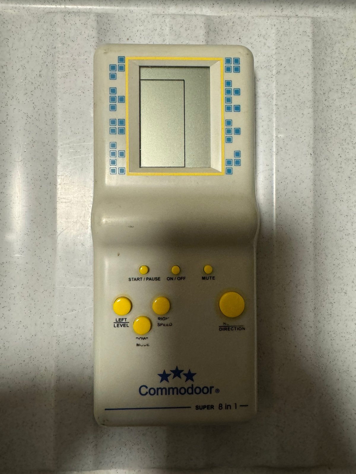 Commodore 8 in 1 hand spelcomputer. Werking geen idee., Spelcomputers en Games, Ophalen of Verzenden, Overige merken, Gebruikt