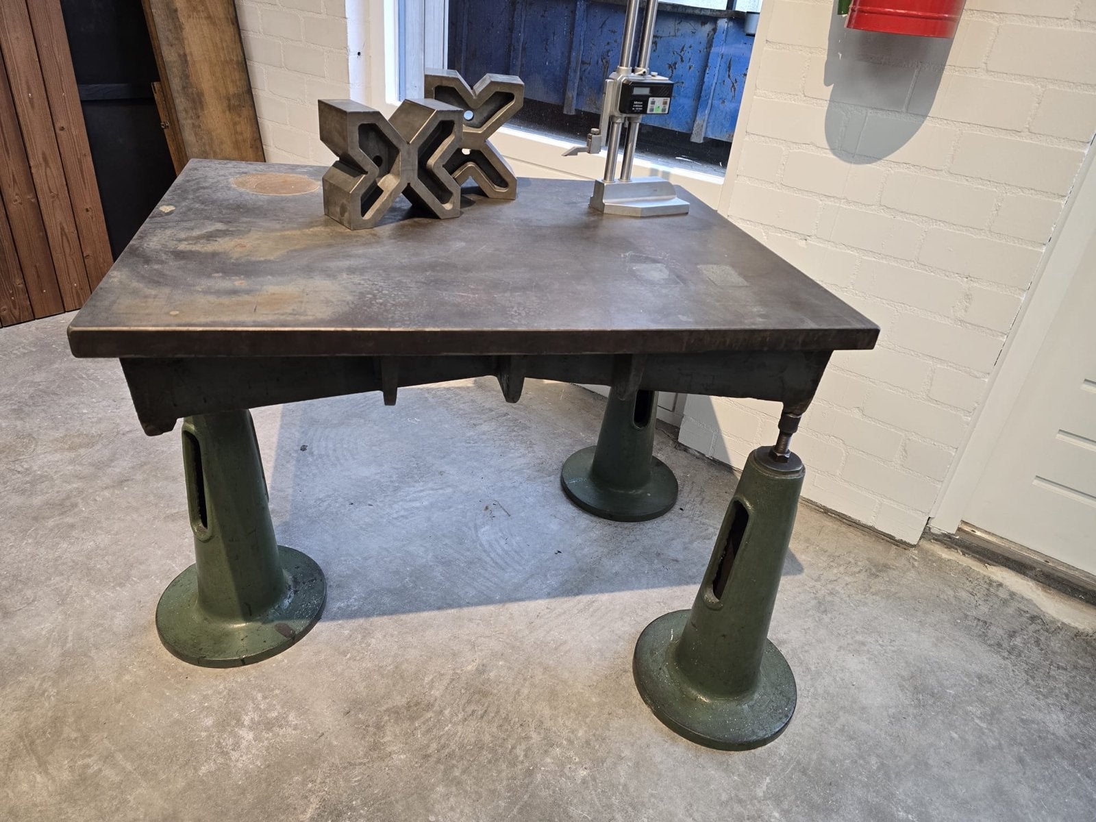 Decoratieve meettafel / vlaktafel - industrieel design, Ophalen of Verzenden