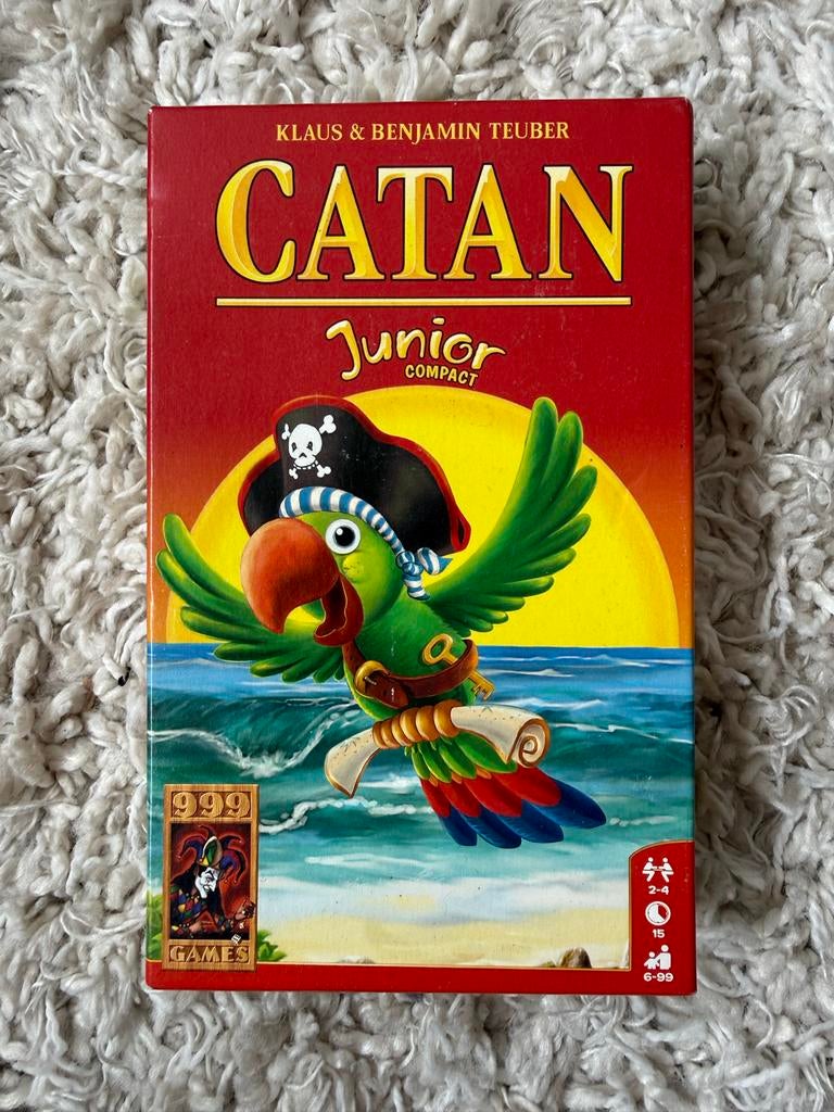 Catan Junior Compact Bordspel - Zo goed als nieuw, Hobby en Vrije tijd, Gezelschapsspellen | Kaartspellen, Ophalen of Verzenden