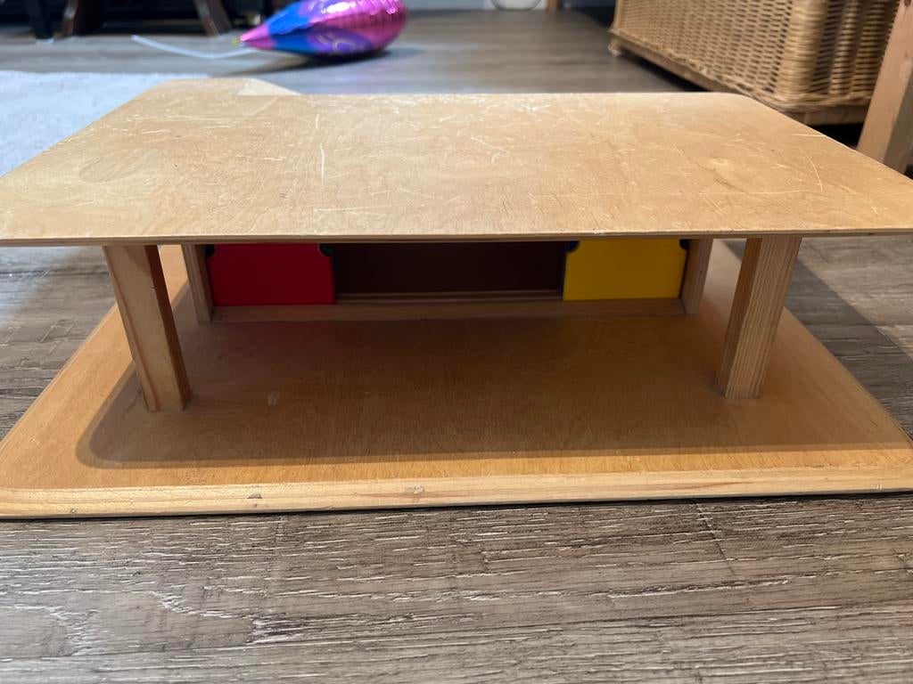 Houten parkeergarage / speelgarage voor kinderauto's, Kinderen en Baby's, Speelgoed | Speelgoedvoertuigen, Ophalen of Verzenden