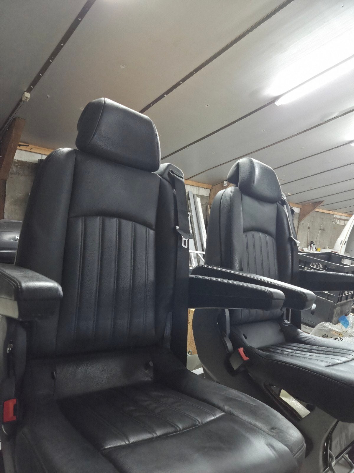 Achterstoelen Mercedes Vito inclusief bevestigingsrails, Ophalen