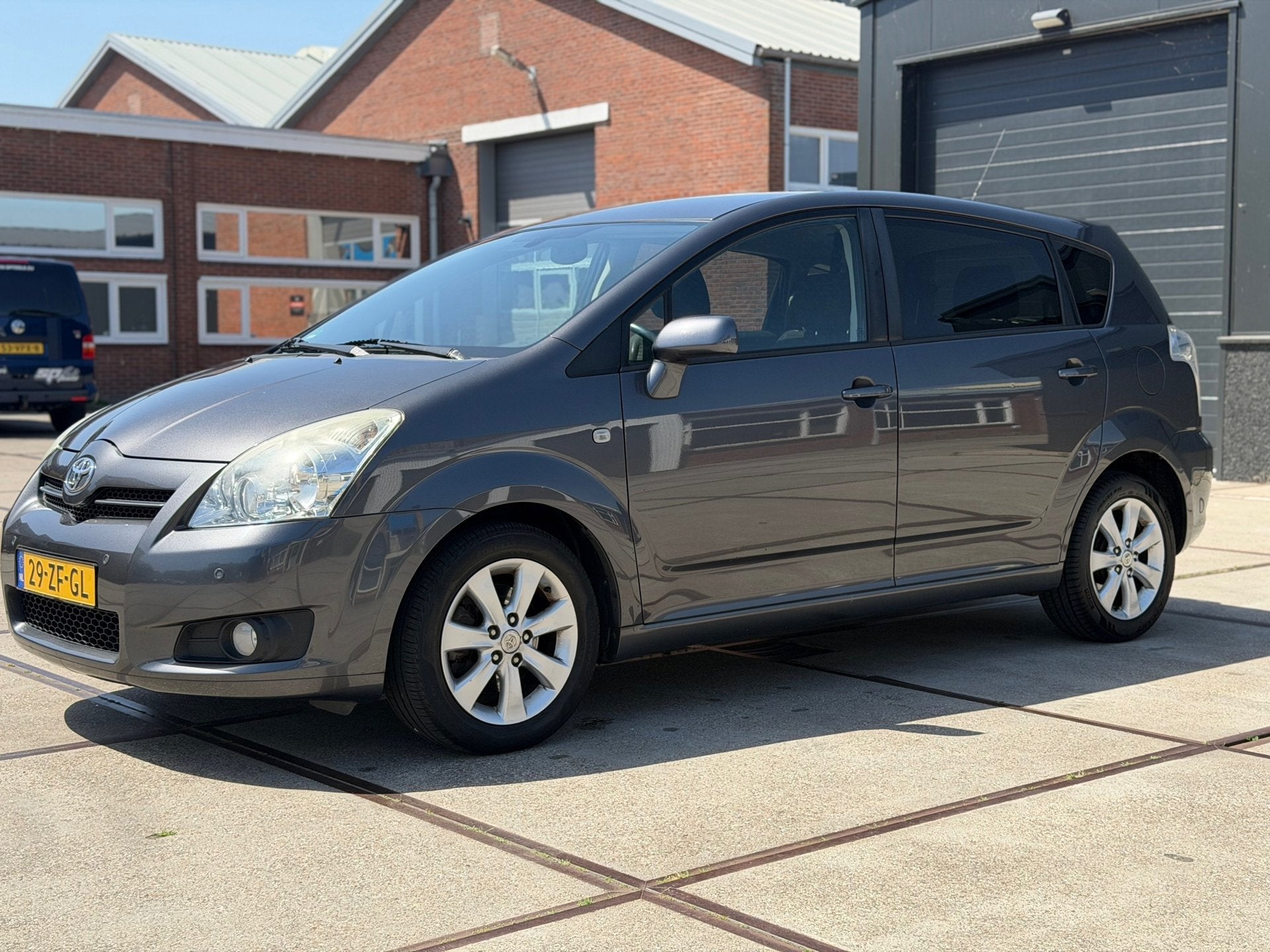 Toyota Verso 1.8 VVT-i Luna Cruise Clima PDC NAP, Auto's, Dealer onderhouden, Gebruikt, Zwart, 4 cilinders