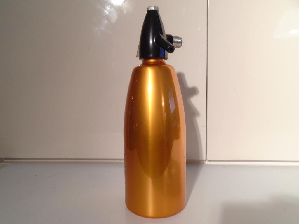 Koperkleurige spuitwater fles 31cm voor decoratie, Verzamelen, Retro, Ophalen of Verzenden, Huis en Inrichting