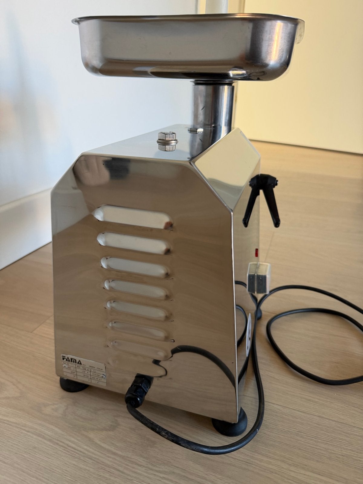 Professionele Vleesmolen Fama - RVS, 4 liter of meer, Ophalen, 3 snelheden of meer