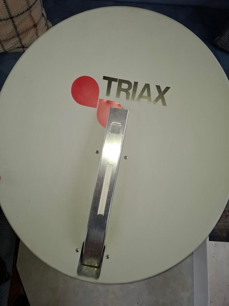Complete schotelset voor caravan/camper - Triax & M7, Audio, Tv en Foto, Ophalen of Verzenden, Gebruikt, (Schotel)antenne, Overige merken