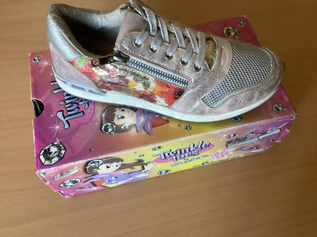 DSTRCT FOOTWEAR dames schoenen maat 35, Ophalen of Verzenden, Zo goed als nieuw, Zwart, Sneakers of Gympen