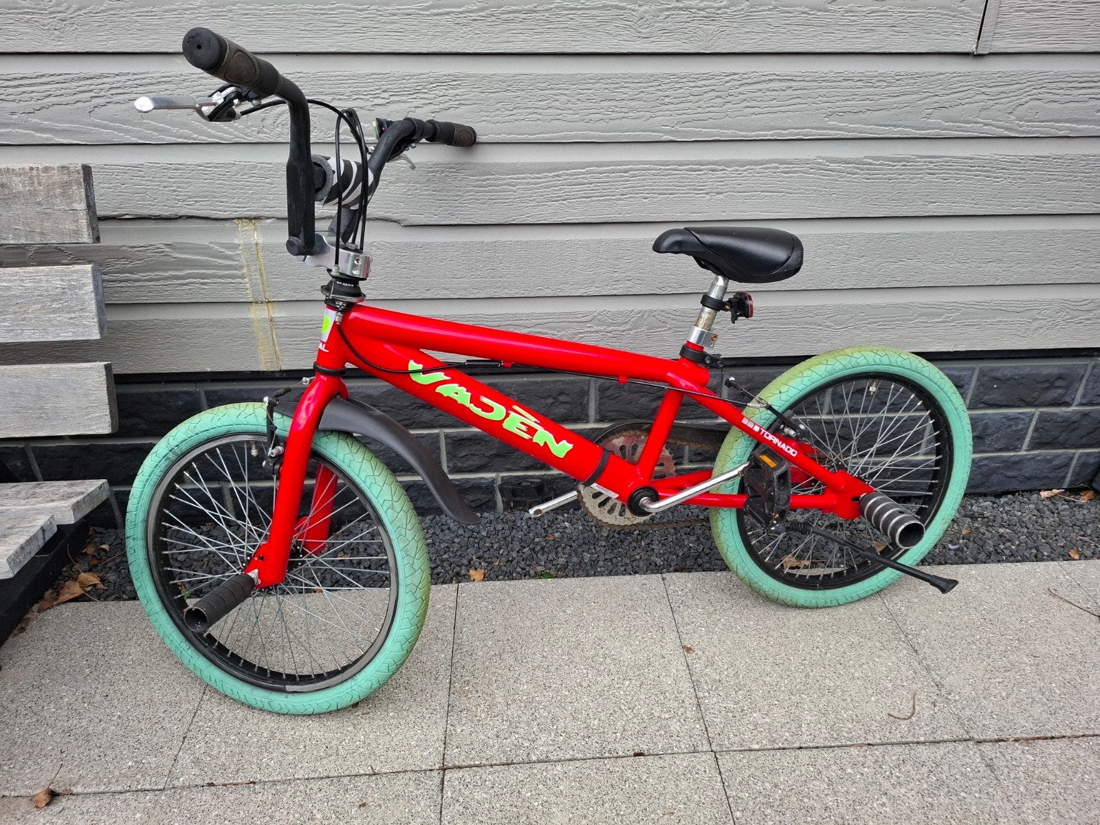 Rode  BMX fiets 20 inch wielen, stickers zelf verwijderen, Fietsen en Brommers, Fietsen | Crossfietsen en BMX, Ophalen, Staal