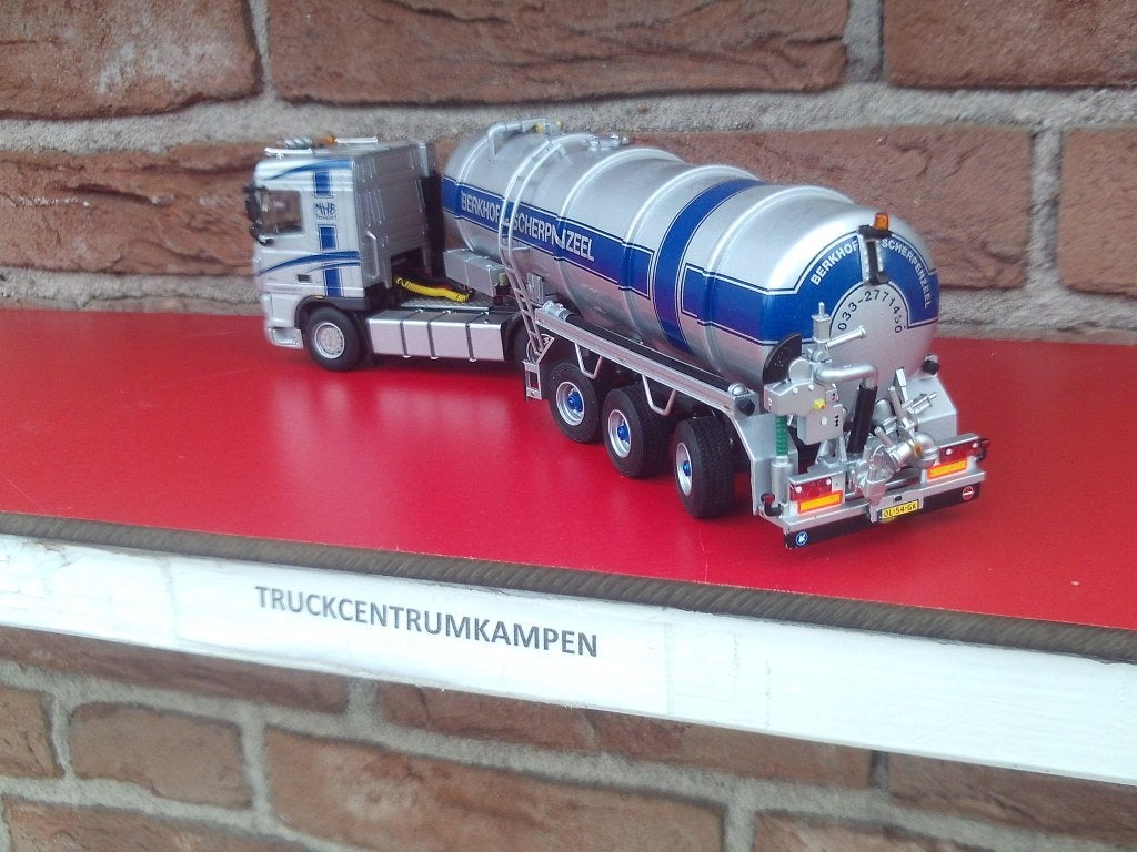 WSI  Daf  XF  105  SC  van  Berkhof., Hobby en Vrije tijd, Modelauto's | 1:50, Ophalen of Verzenden, Nieuw, Bus of Vrachtwagen
