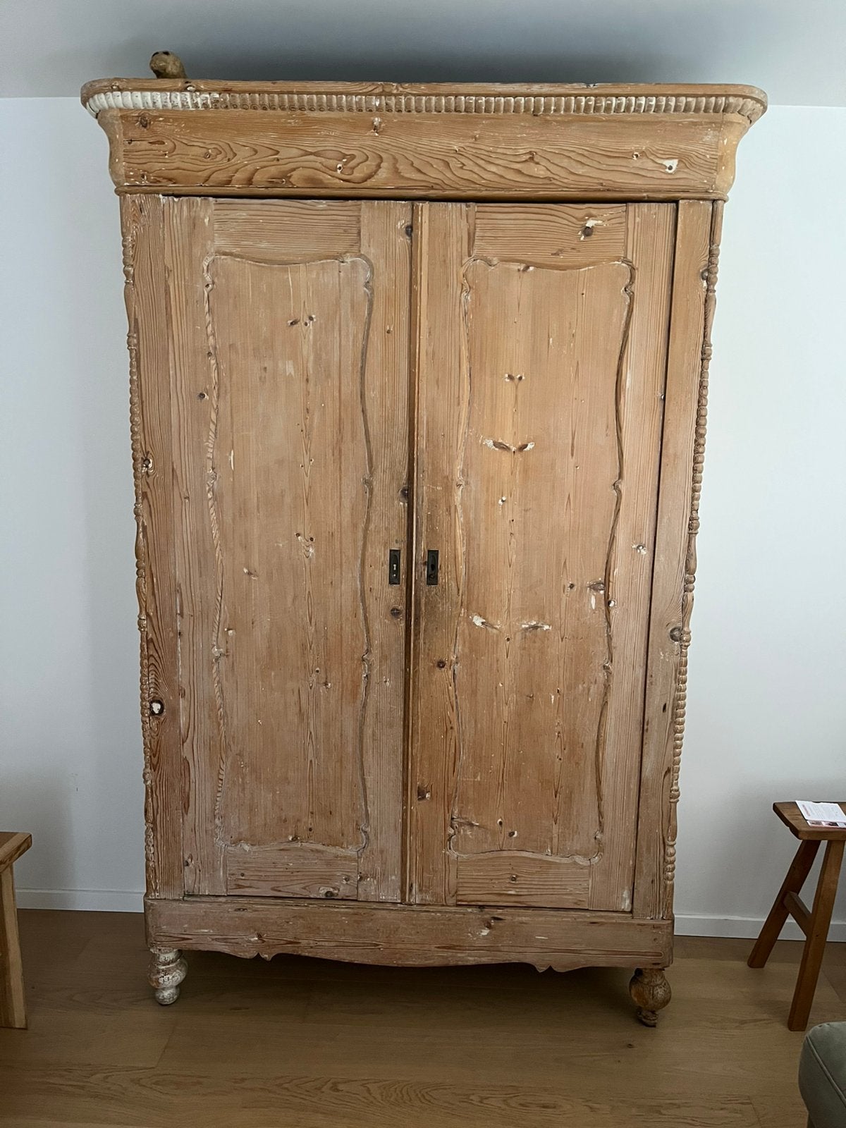 Oude grenen Biedermeier kast, Ophalen