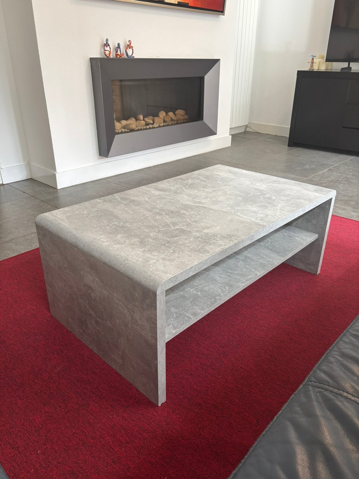 Strakke Salontafel betonlook met legplank, Ophalen, 100 tot 150 cm, 50 tot 100 cm, Zo goed als nieuw