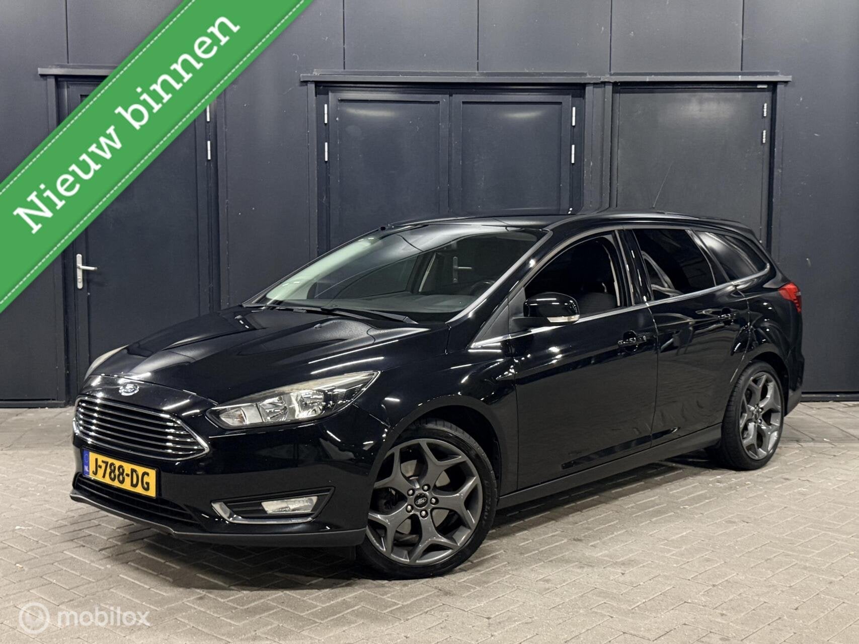 Ford Focus Wagon 1.5 Titanium Edition trekhaak/18inch/netjes, Auto's, Automatische klimaatregeling, Euro 6, 4 cilinders, 150 pk