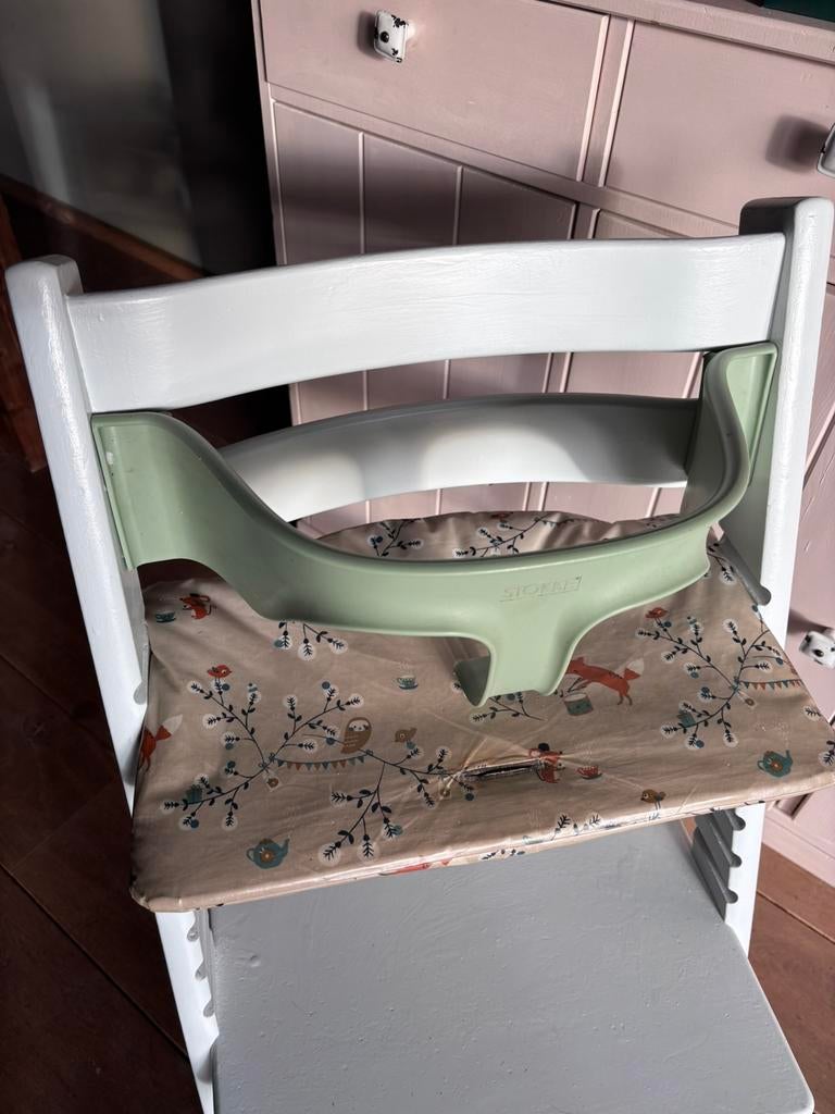 Stokke meegroeistoel wit met beugel, hoes en verf, Ophalen, Gebruikt, Meegroeistoel