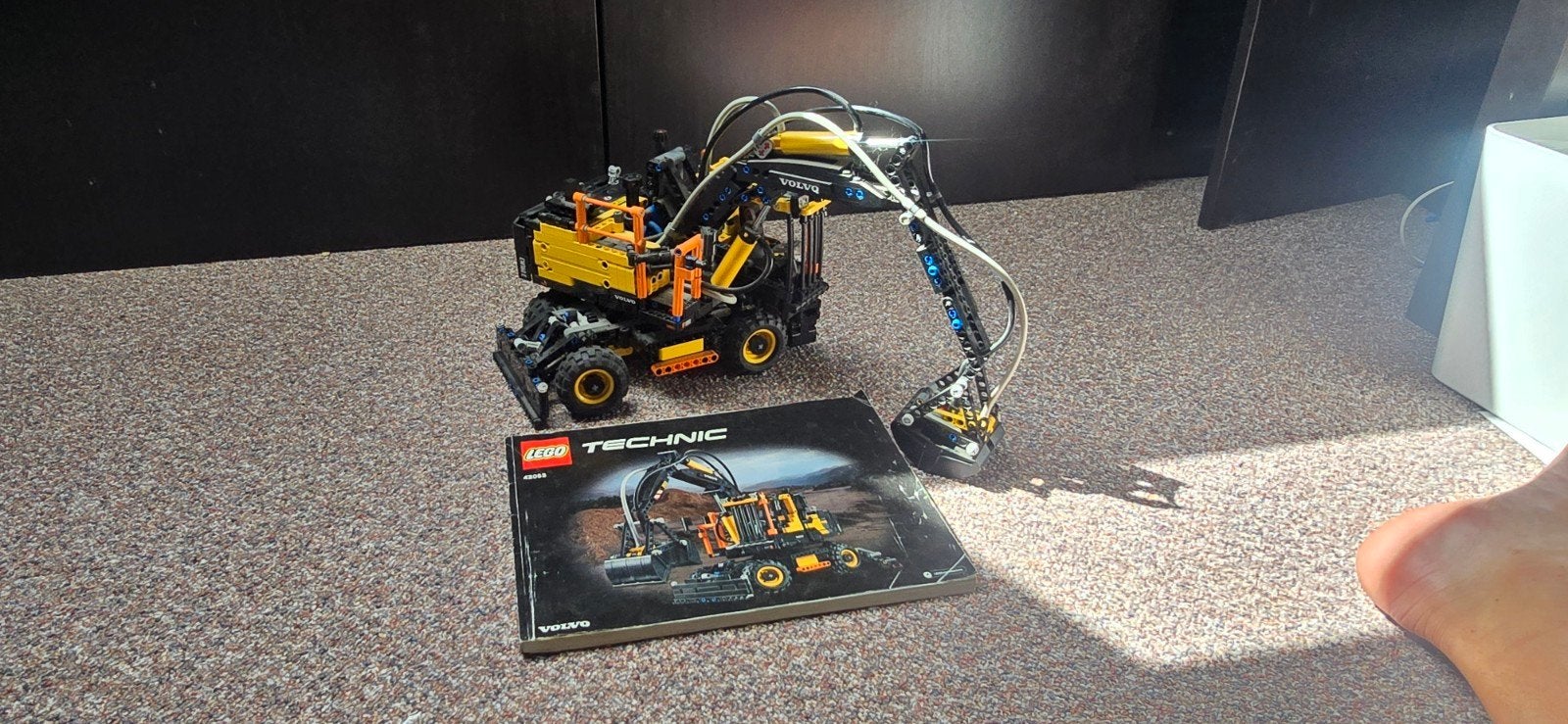Lego Technic  42053  Volvo EW160e  kraan, Ophalen of Verzenden, Zo goed als nieuw
