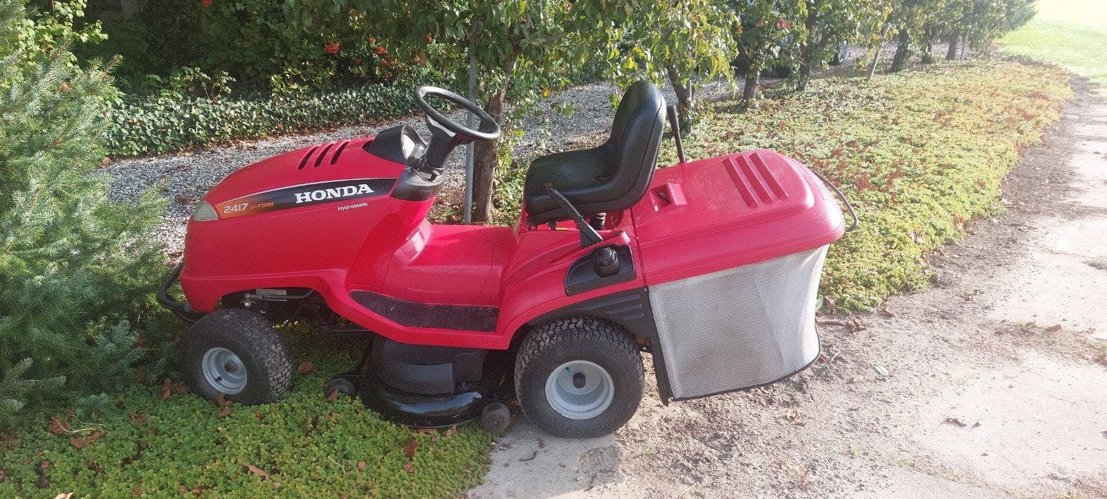 Honda zitmaaier 2417 V-Twin Hydrostatic, Ophalen, Honda, Gebruikt, Opvangbak
