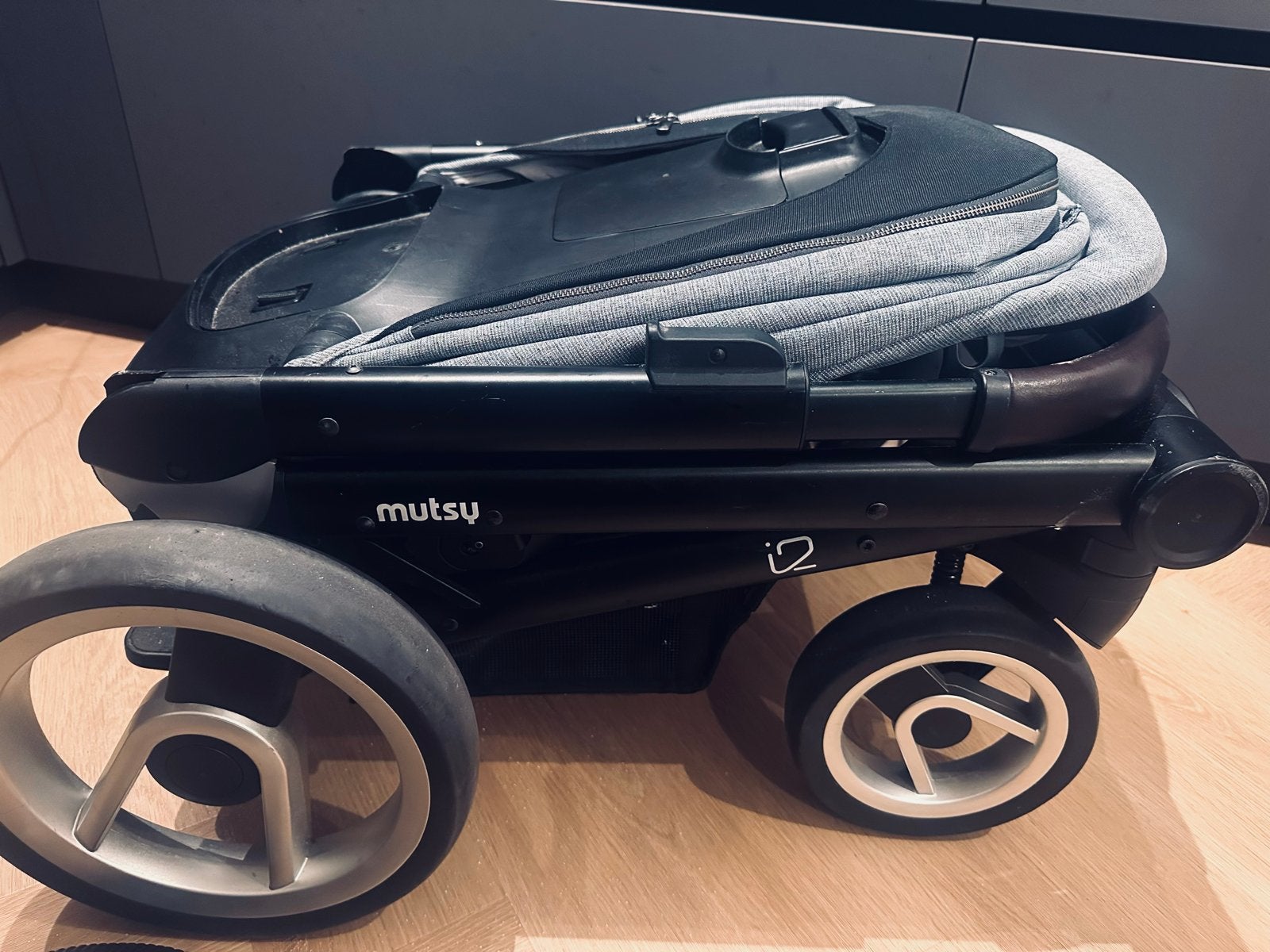 Mutsy I2 kinderwagen - Gebruikt maar in goede staat, Kinderen en Baby's, Gebruikt, Combiwagen, Mutsy, Verstelbare duwstang