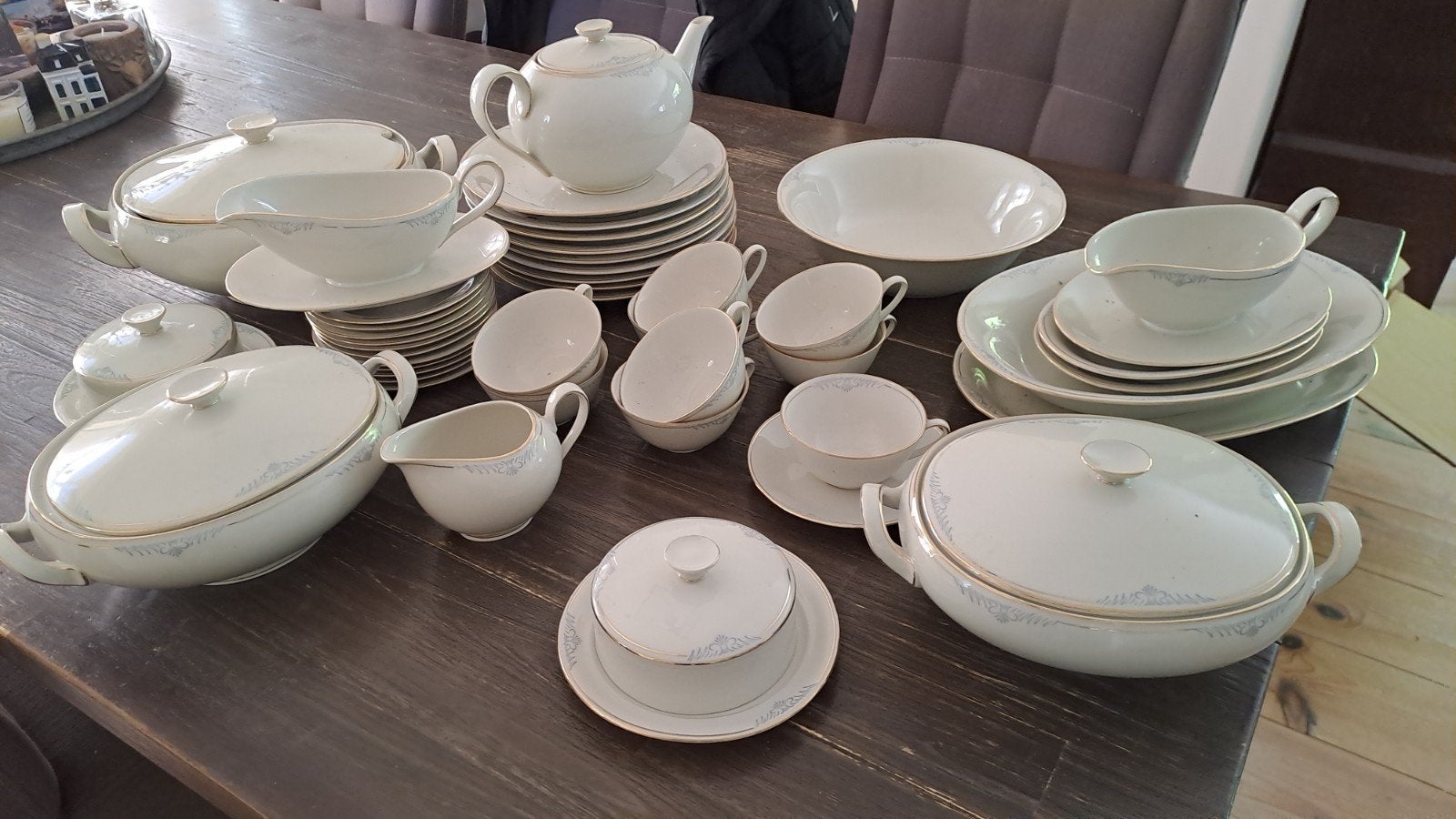 Uitgebreid servies van Opbouw Servies Eva, Ophalen, Zo goed als nieuw, Porselein, Overige stijlen