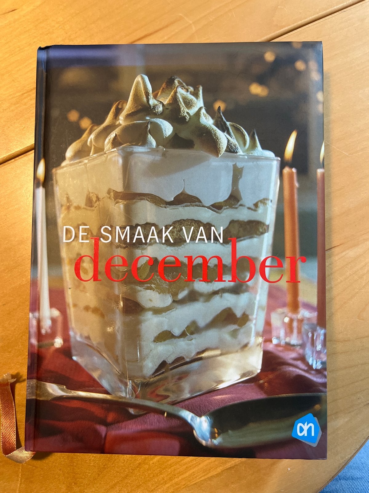 De Smaak van December - AH kookboek, Boeken, Ophalen of Verzenden, Zo goed als nieuw, Europa, Hoofdgerechten
