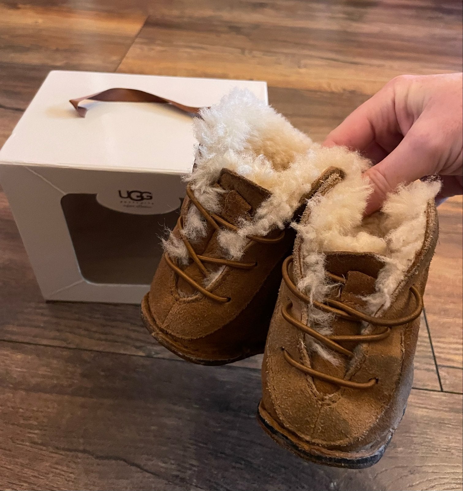 UGG Australia babyslofjes maat 8 (M), Ophalen of Verzenden, Zo goed als nieuw, Jongetje of Meisje, Slofjes