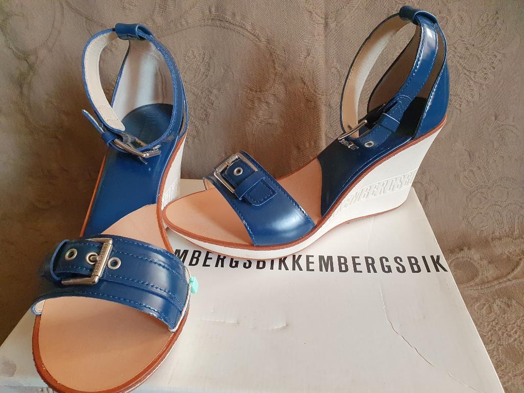 Bikkembergs schoenen met sleehak maat 41 Nieuw met doos, Blauw, Nieuw, Bikkembergs, Sandalen of Muiltjes