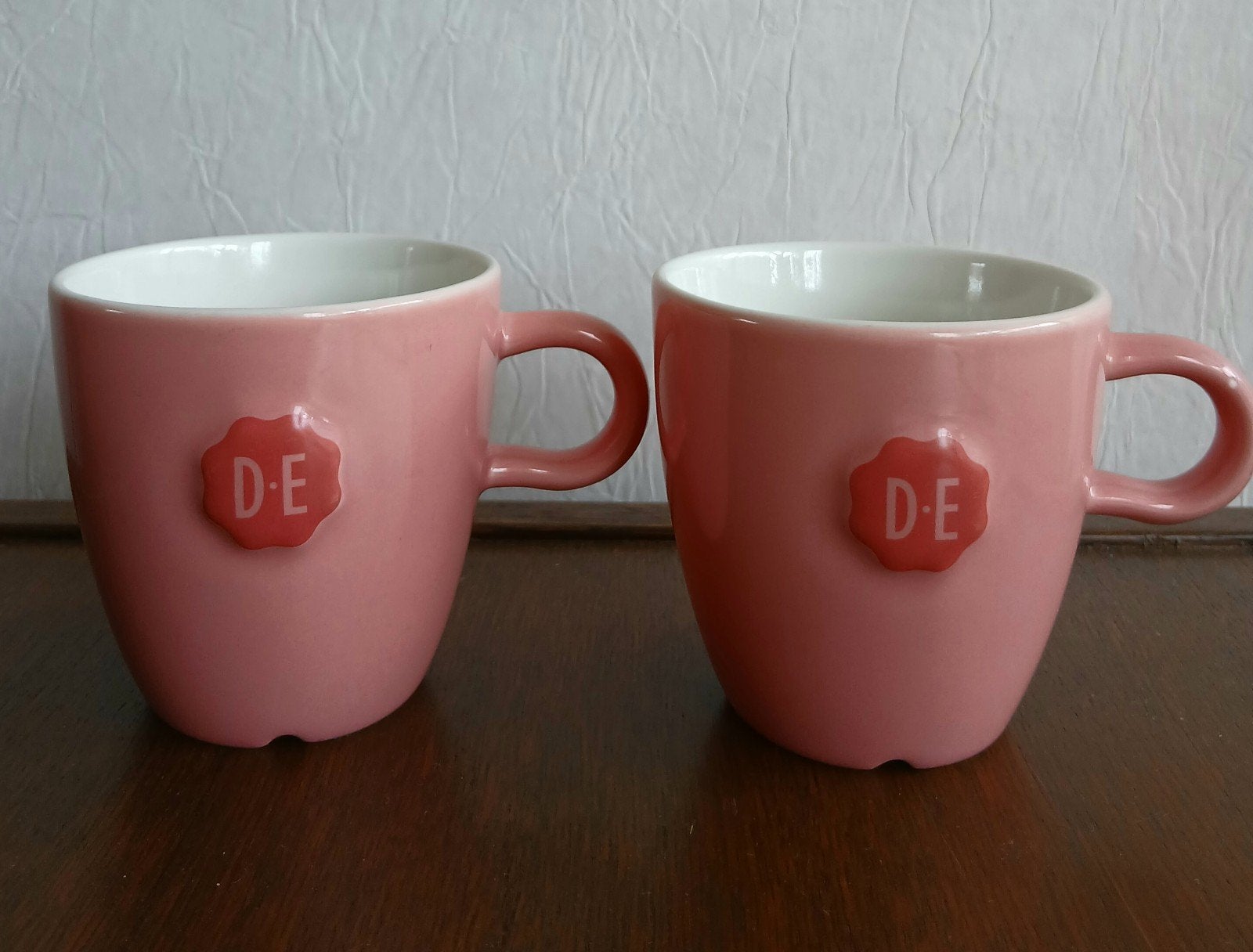 Douwe Egberts Mok/ Mokken Kleur Roze 2 Stuks Nieuw, Nieuw, Ophalen of Verzenden, Overige stijlen, Kop(pen) en/of Schotel(s)