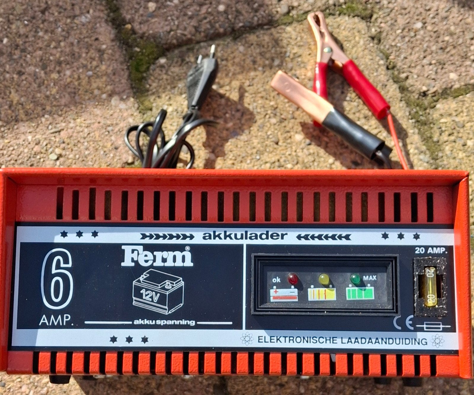 Absaar acculader 6A Ferm 12V met elektronische aanduiding, Gebruikt, Universele onderdelen