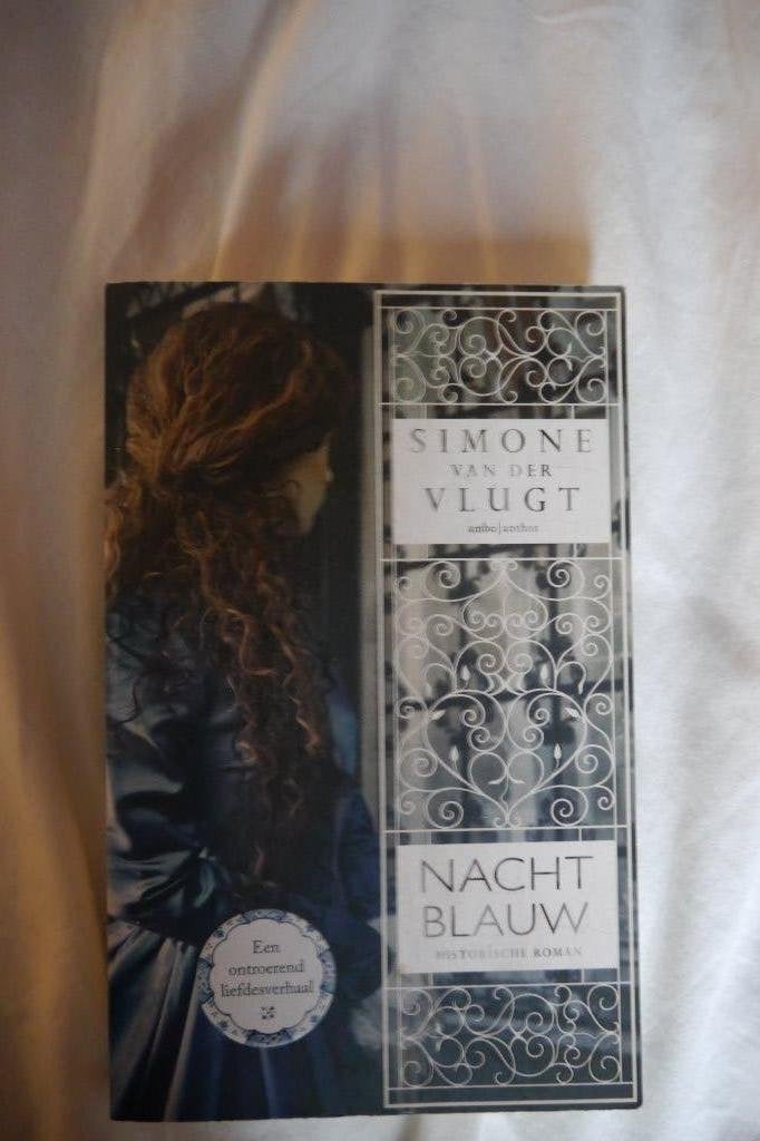 Nachtblauw - Simone van der Vlugt, Boeken, Ophalen of Verzenden, Gelezen, Simone van der Vlugt