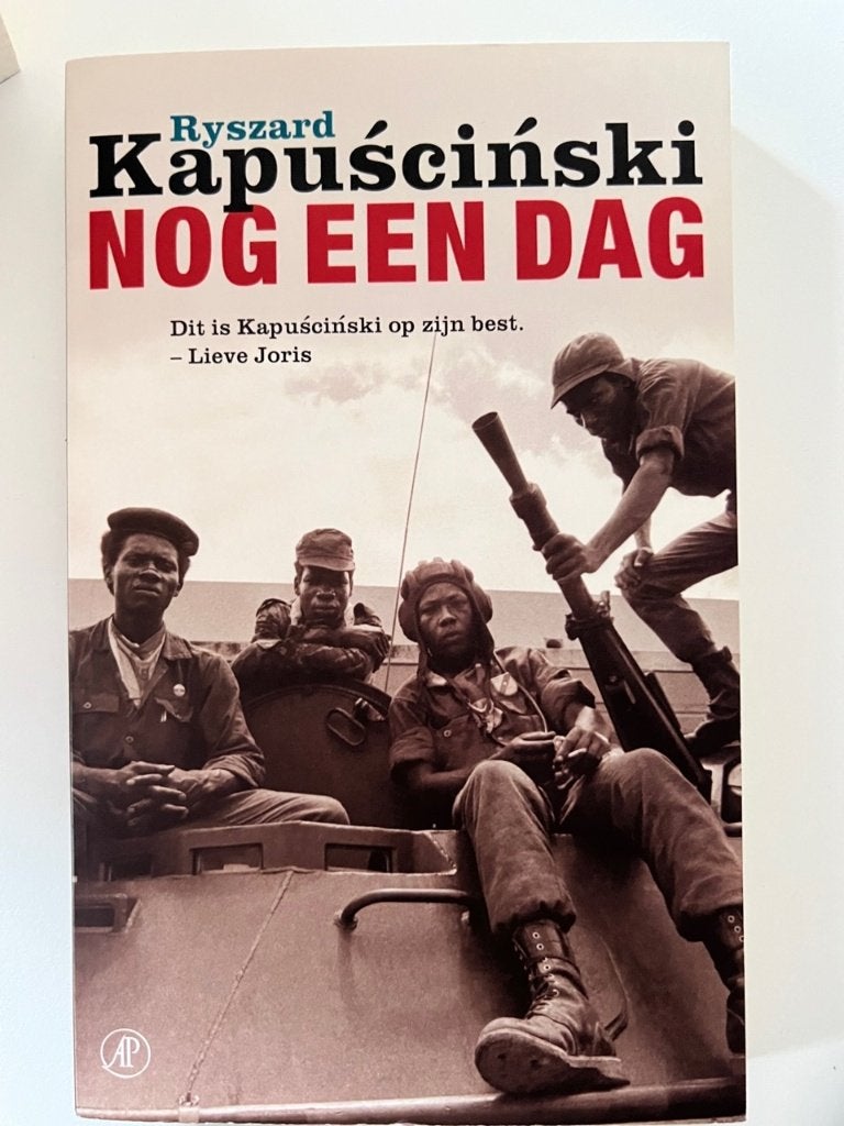 Nog een dag - Ryszard Kapuscinski - reportage Afrika, Ophalen of Verzenden, Gelezen, Afrika