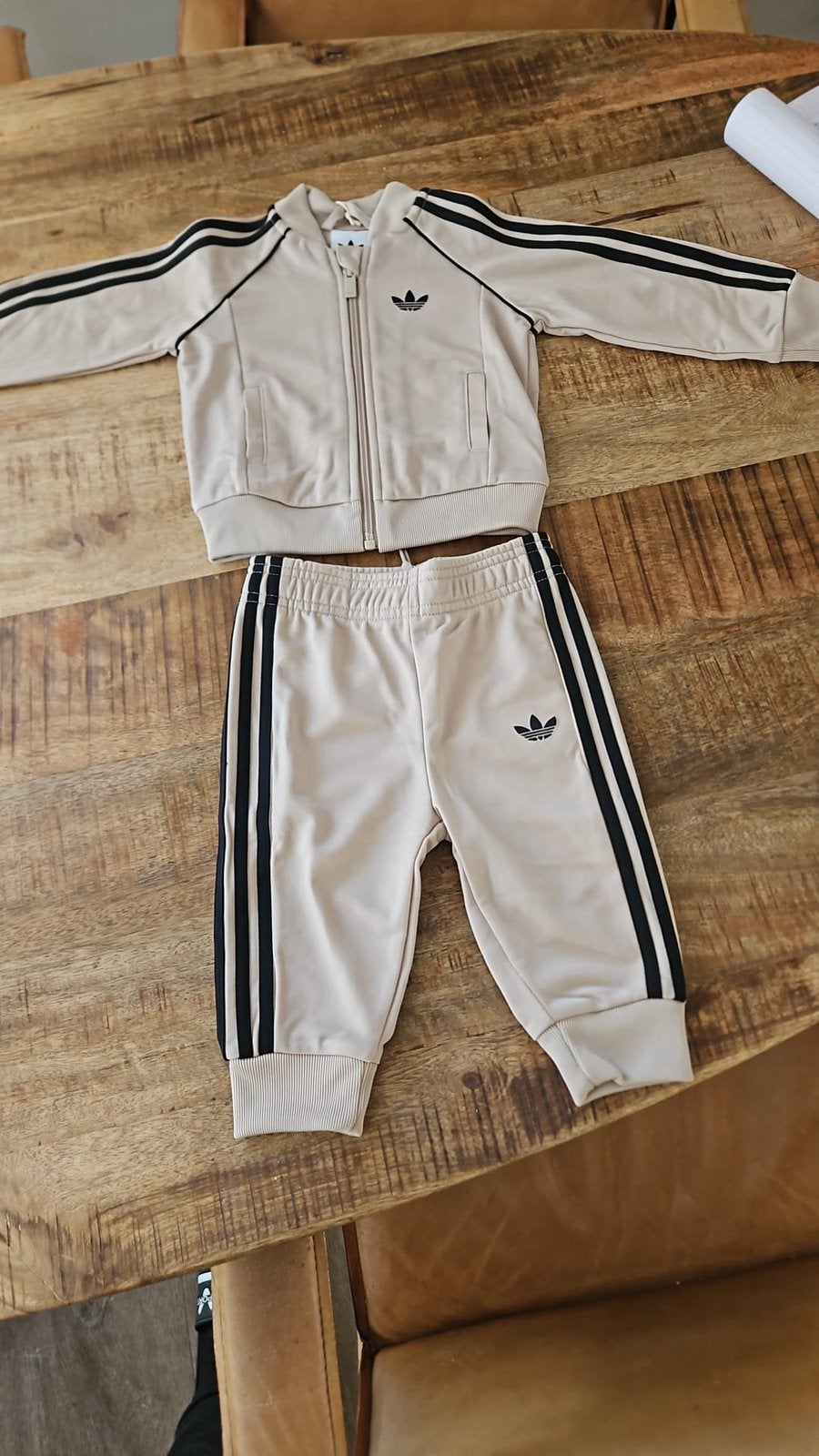 Adidas training's pakje nieuw maat 74, Kinderen en Baby's, Babykleding | Maat 74, Ophalen of Verzenden, Nieuw, Jongetje of Meisje