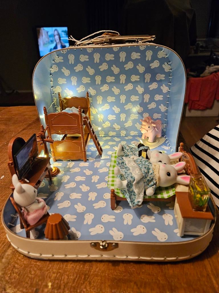 Nijntje konijnen/poppenhuisje, Ophalen of Verzenden, Nieuw, Poppenhuispop