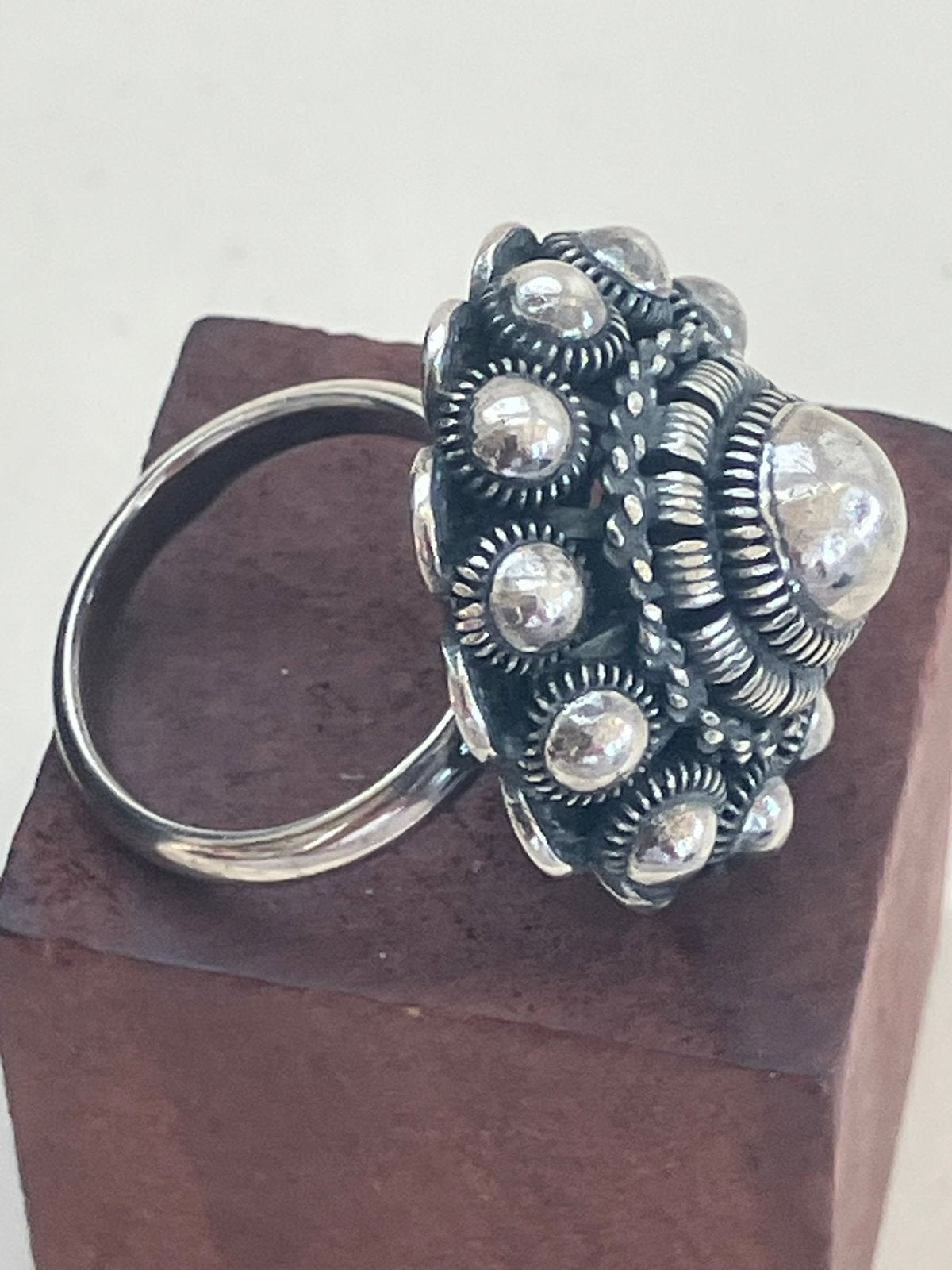 Zilveren ring met grote Zeeuwse knoop, Ophalen of Verzenden, Dame, Zilver, Kleiner dan 17