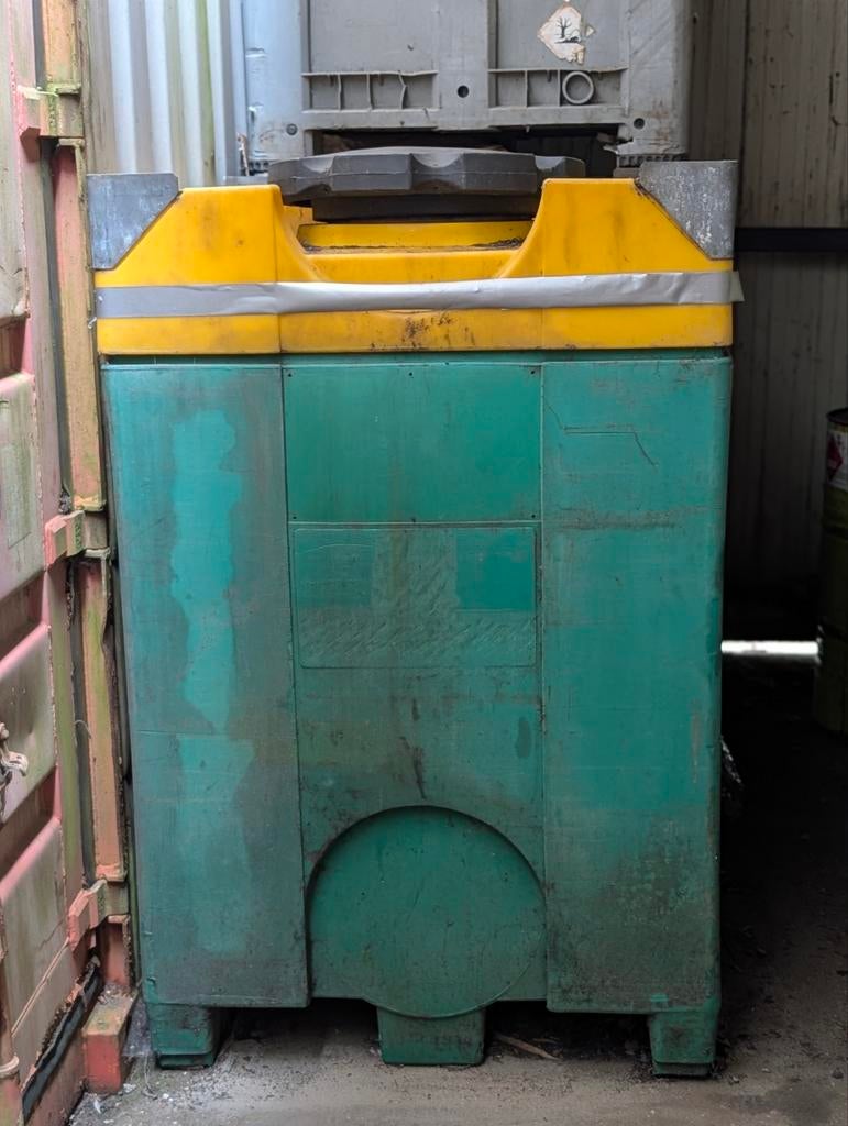 2 grote opslagtanks., 100 liter of meer, Ophalen, Transportkar