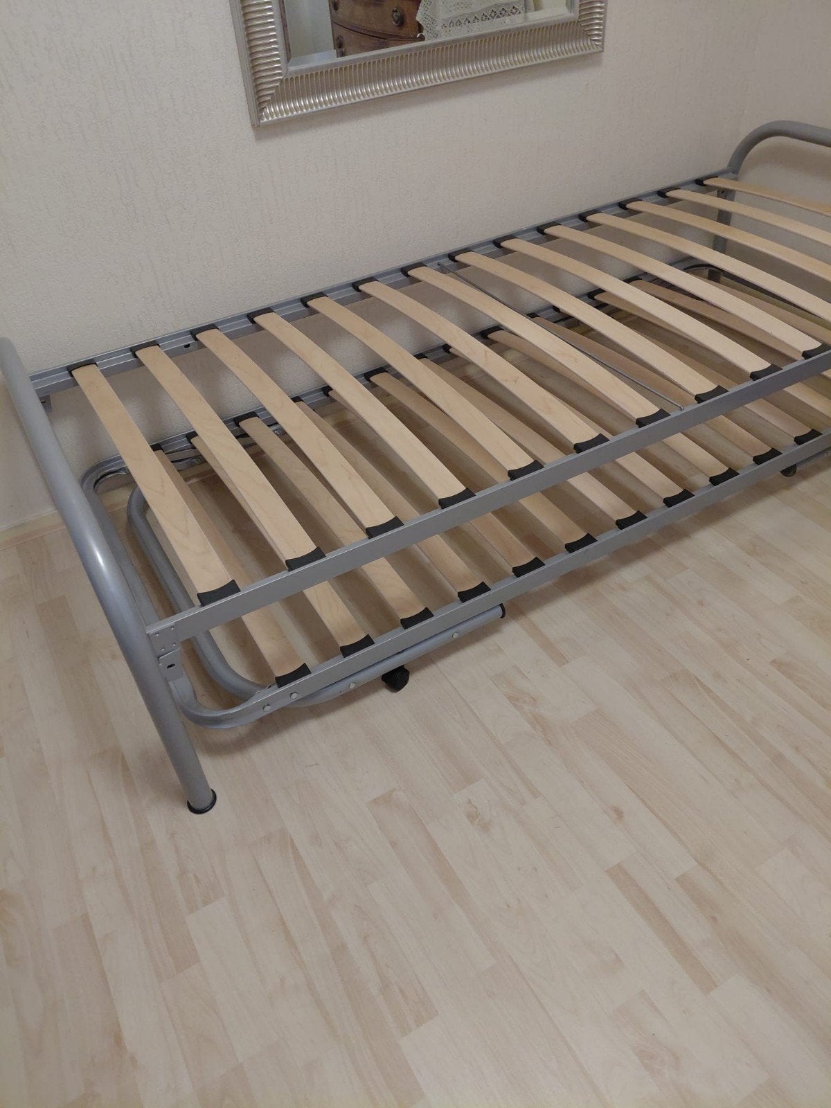 Logeerbedden    2 x, Huis en Inrichting, Ophalen, Zo goed als nieuw, Eenpersoons, 90 cm